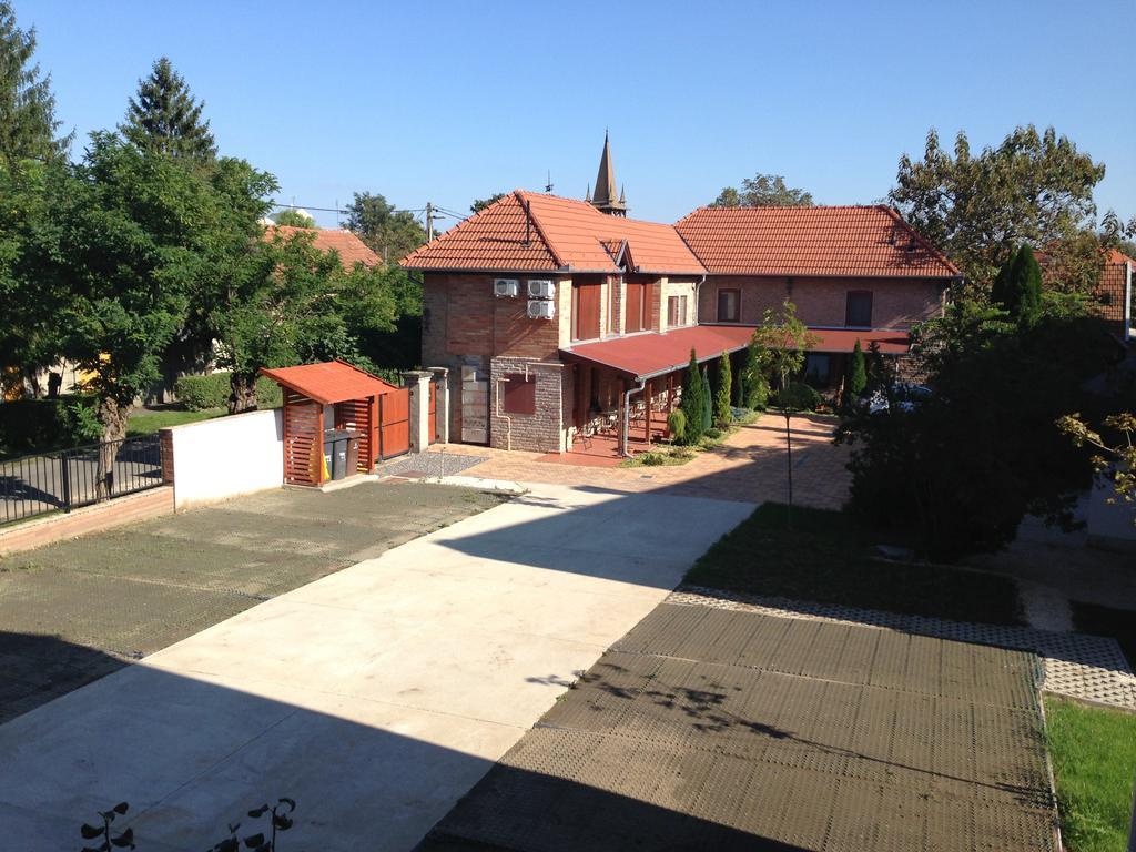 Lovagvár Apartments Gyula Kültér fotó