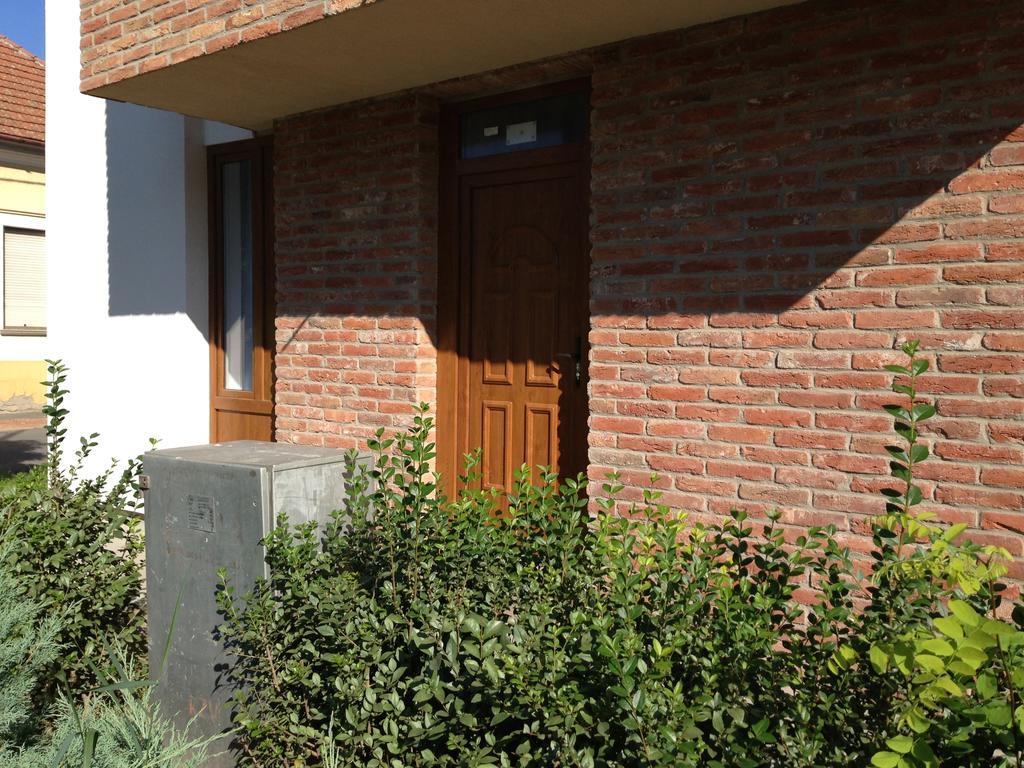 Lovagvár Apartments Gyula Kültér fotó