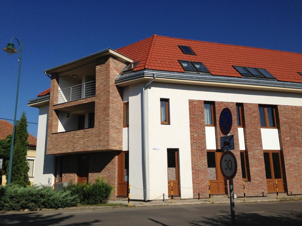 Lovagvár Apartments Gyula Kültér fotó